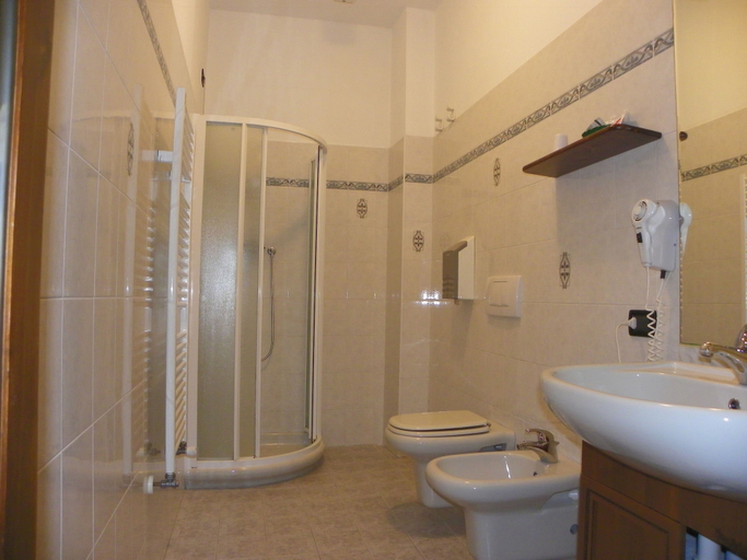Bathroom 3, Hotel Les Granges, Aosta