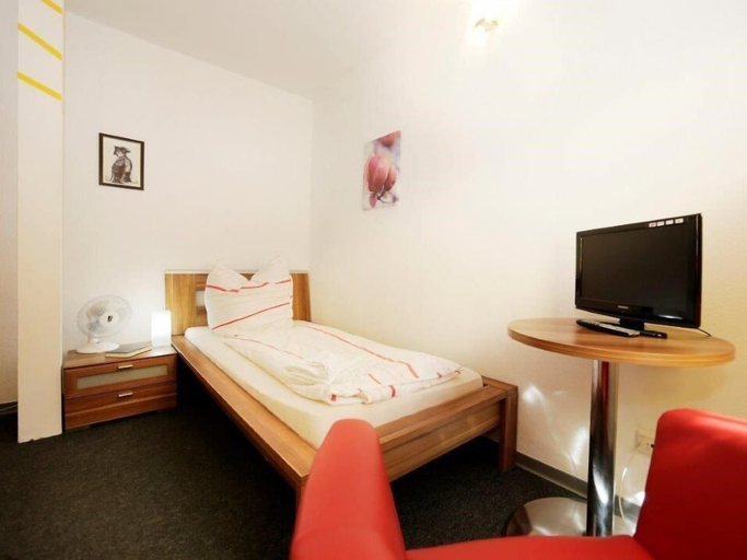 Bedroom 5, Hotel Goldener Hahn, Duisburg