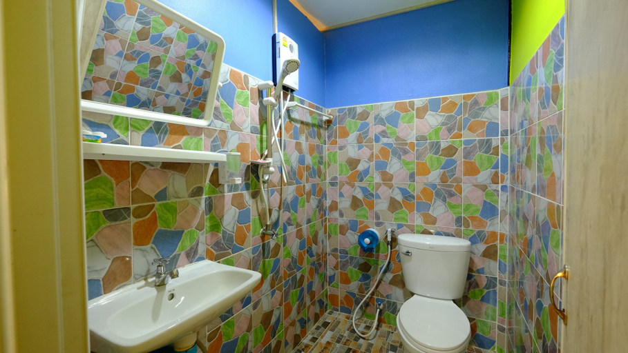 Bathroom 4, RC Guesthouse, Mueang Krabi