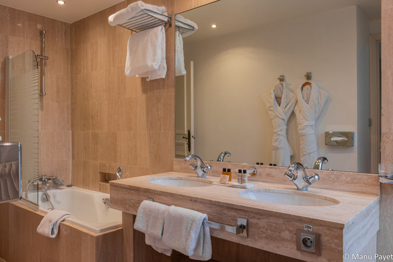 Bathroom 4, Grand Hotel de la Reine Place Stanislas, Meurthe-et-Moselle