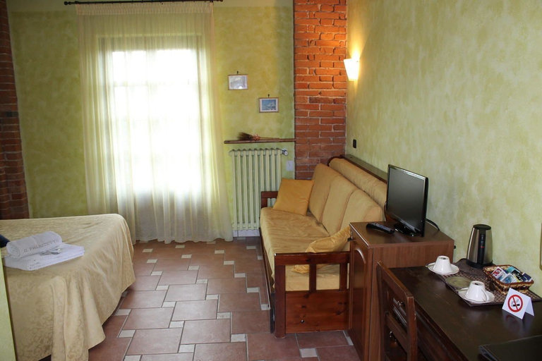 Bedroom 2, Agriturismo Il Palazzetto, Cuneo