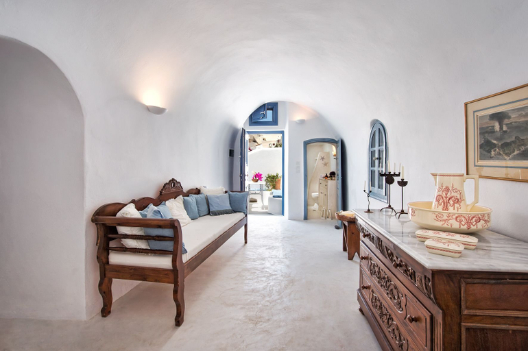 Bedroom 3, Skala Cave by Thireon, South Aegean