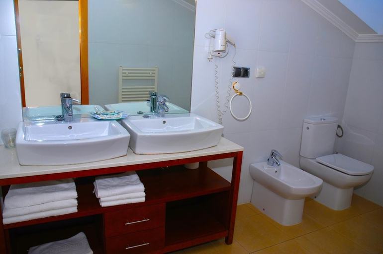 Bathroom 3, Hotel Villa de Cacabelos, León