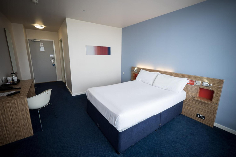 Bedroom 3, Travelodge Limerick Castletroy