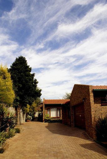 Exterior & Views 2, No 5 on Franschoek Lane, City of Johannesburg