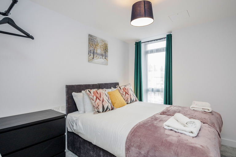 Bedroom 2, Watford Cassio Luxury - Modernview Serviced Accommodation, Hertfordshire