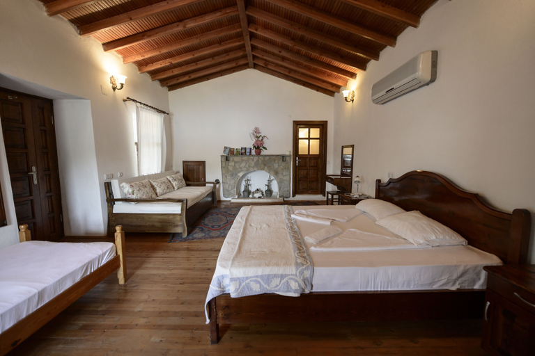 Bedroom 4, Ankh Pension, Kale