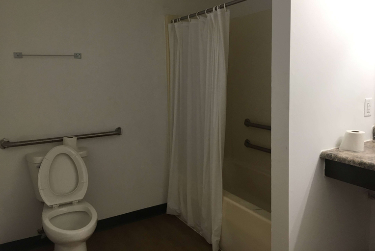 Bathroom 5, Knights Inn Merrillville, Lake