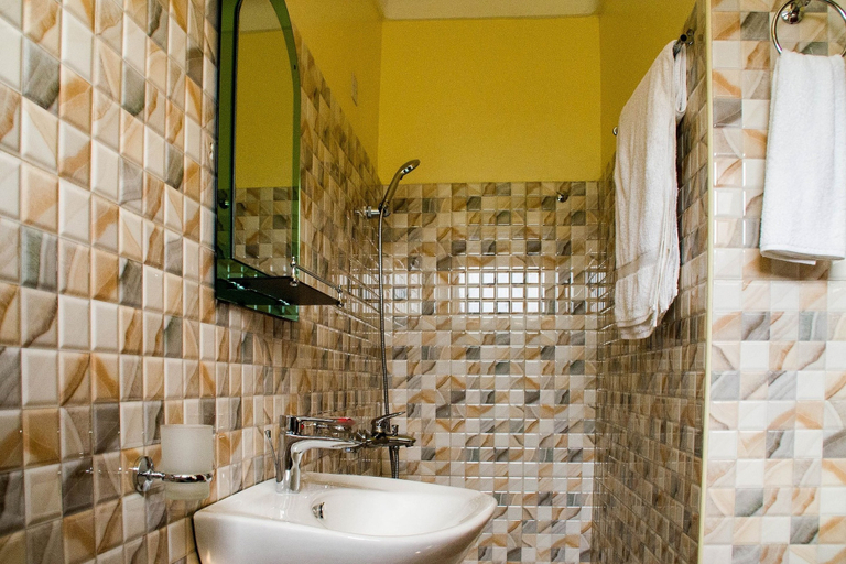 Bathroom 3, Premier Motel, Igara