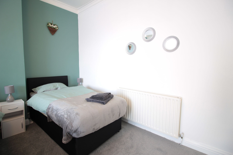 Bedroom 2, Lovely 2-bed Downstairs Apartment, Gateshead
