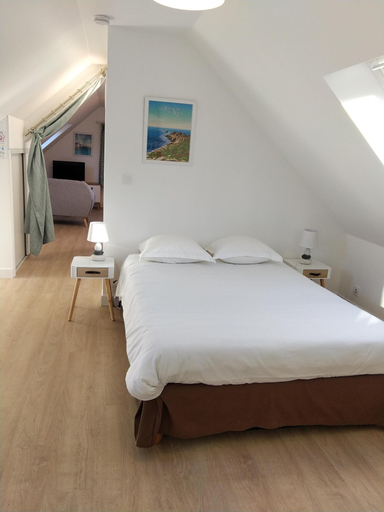 Bedroom 2, Domaine de Lesvaniel, Finistère