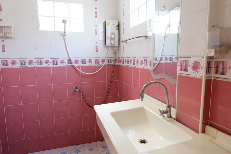 Bathroom 4, I - Talay, Muang Rayong