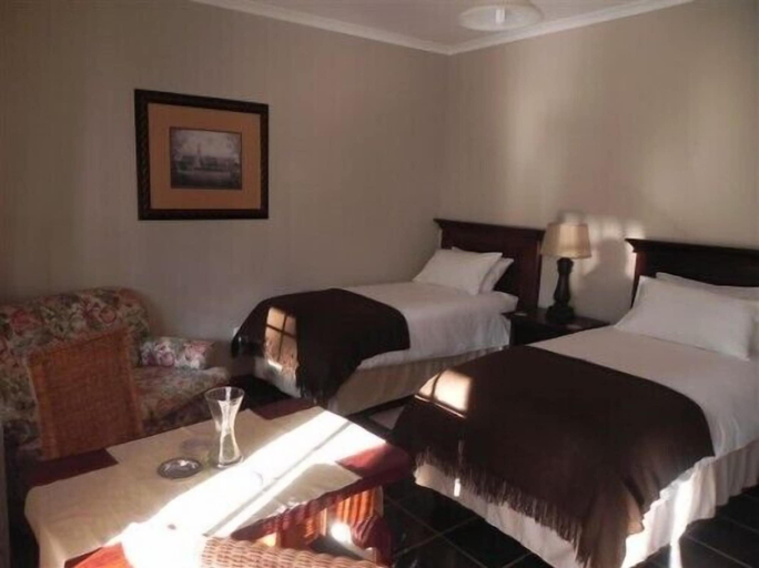 Bedroom 2, Waterwoods Cottages, Umgungundlovu