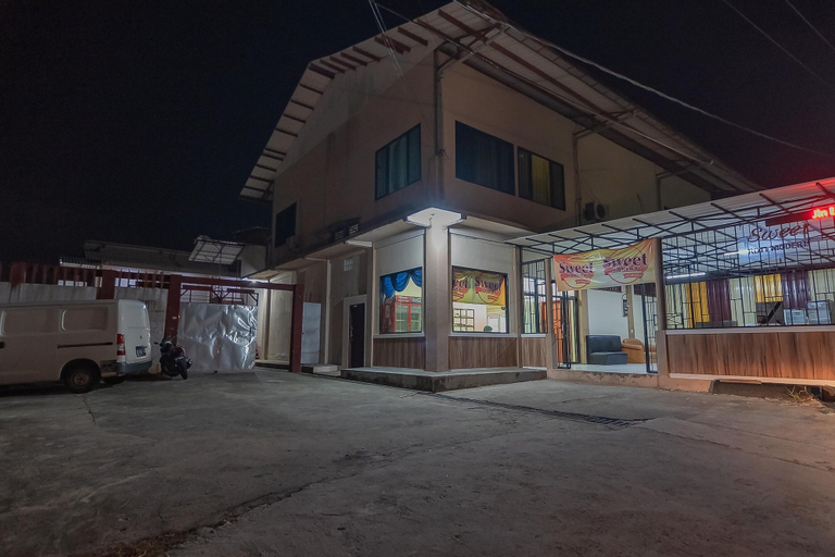 Exterior & Views, RedDoorz Plus @ Bukit Cinta Street Balikpapan, Balikpapan