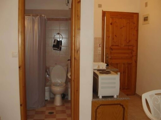 Bathroom 5, Hellen Studios, Thessaly