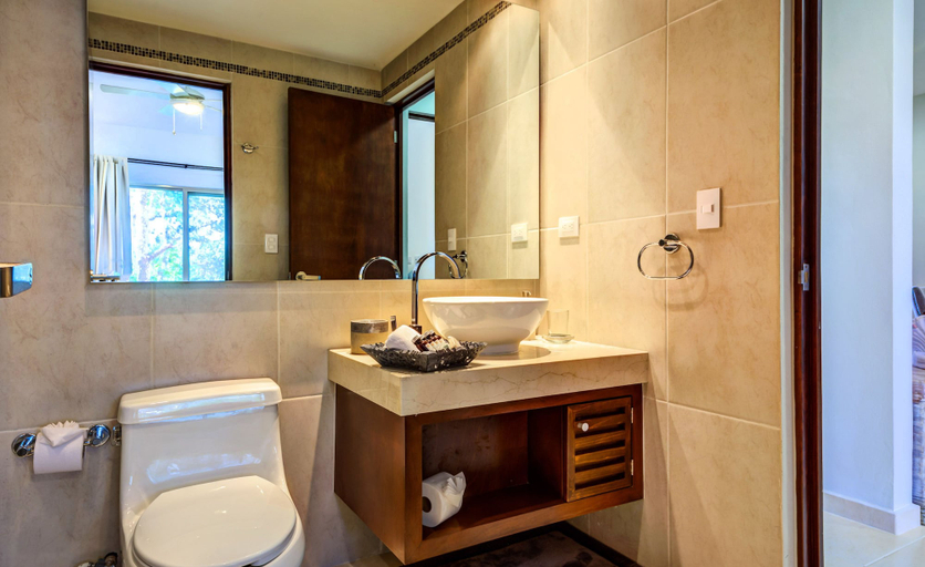 Bathroom 4, El Cielo 1BRM Penthouse private roof sleeps 3, Cozumel