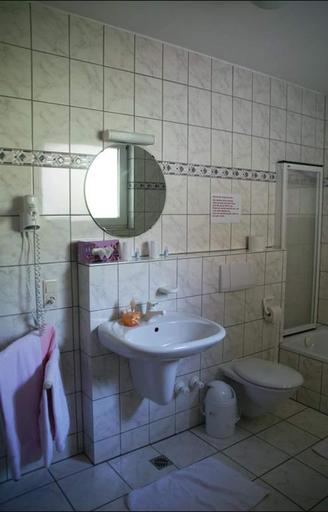 Bathroom 5, Hotel Restaurant Bieberstuben, Märkischer Kreis