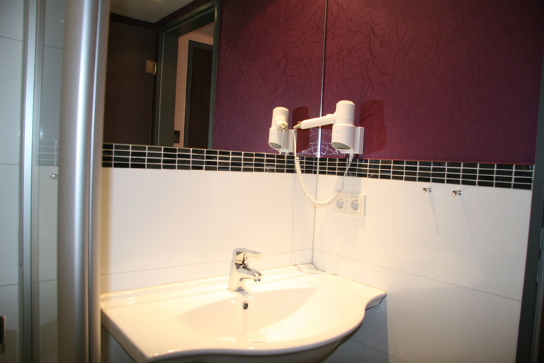 Bathroom 4, Hotel Fortune, Köln