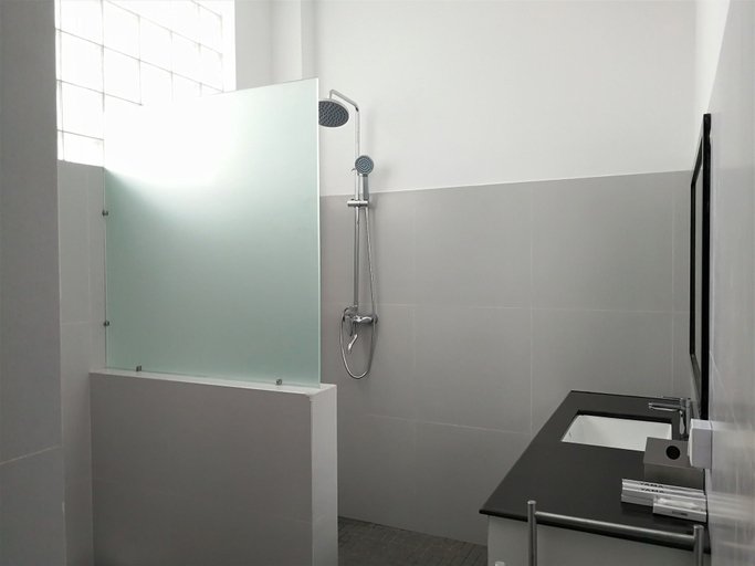 Bathroom 4, Yama Hotel & Rooftop Bar, Yangon