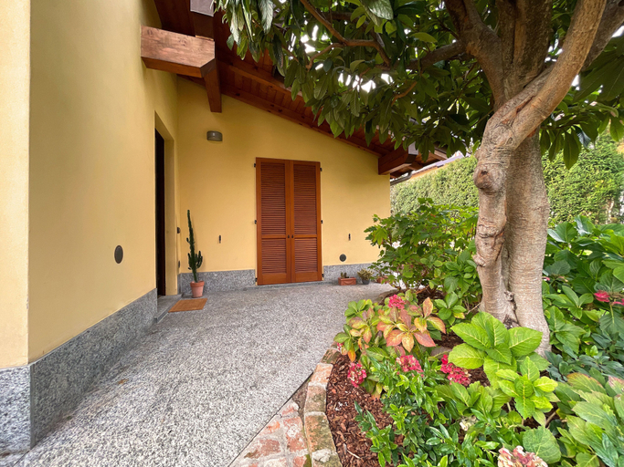 Others 2, Modern Apartment, Private Garden, 25km From Milan, Monza and Brianza
