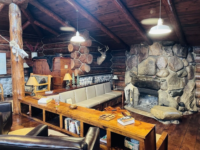 Food & Drinks 5, Drummond Island Resort, Chippewa