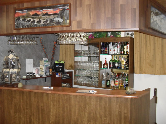 Food & Drinks