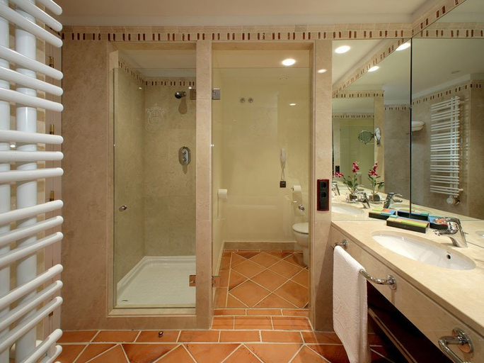 Bathroom 5, Hotel Cigarral El Bosque, Toledo