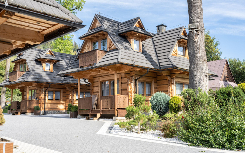 Exterior & Views