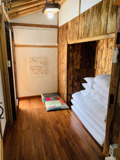 Bedroom 2, Jeonju Hanok Demisaem 1937, Jeonju