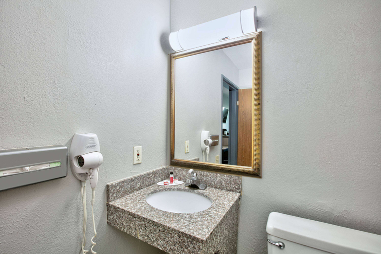 Bathroom 4, Super 8 by Wyndham Amarillo, Potter