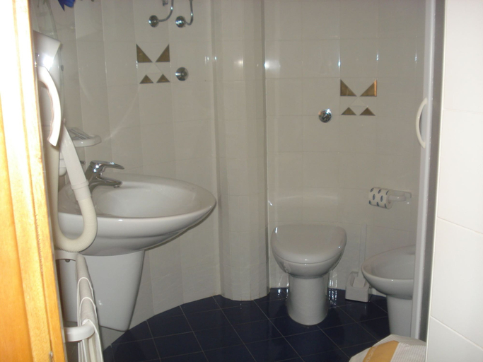 Bathroom 5, Hotel La Villa, Cosenza