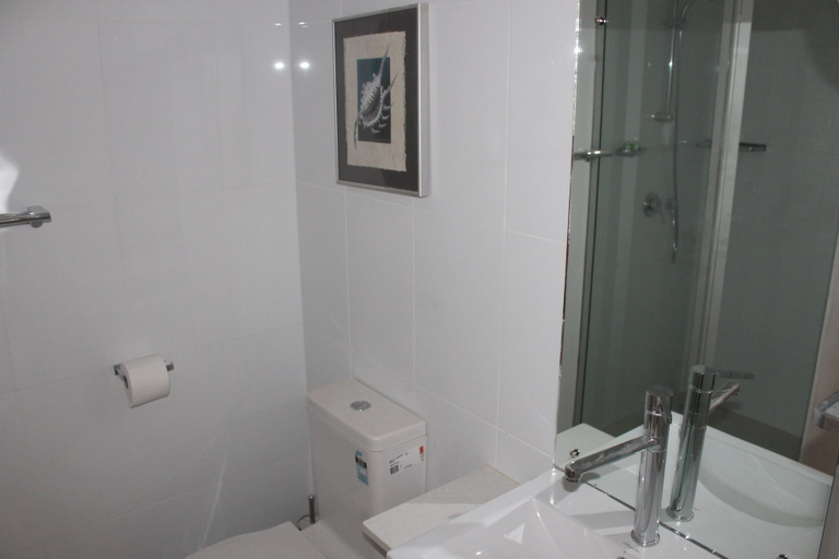 Bathroom 5, Smugglers Cove Beach Resort and Hotel, Ba