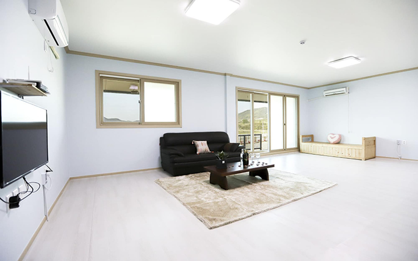 Others 5, Golden Field Pension, Yeosu