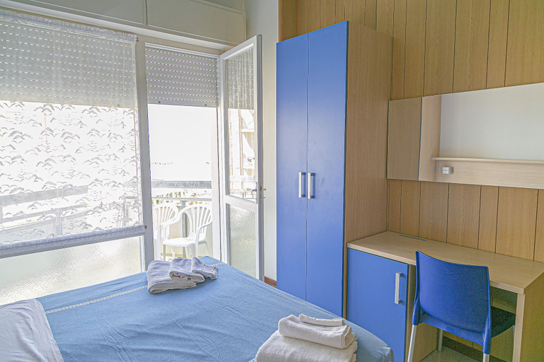 Bedroom 5, Hotel Tropical, Rimini