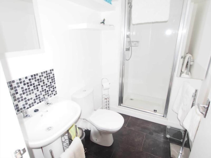 Bathroom 3, Thistle Apartments, Aberdeen