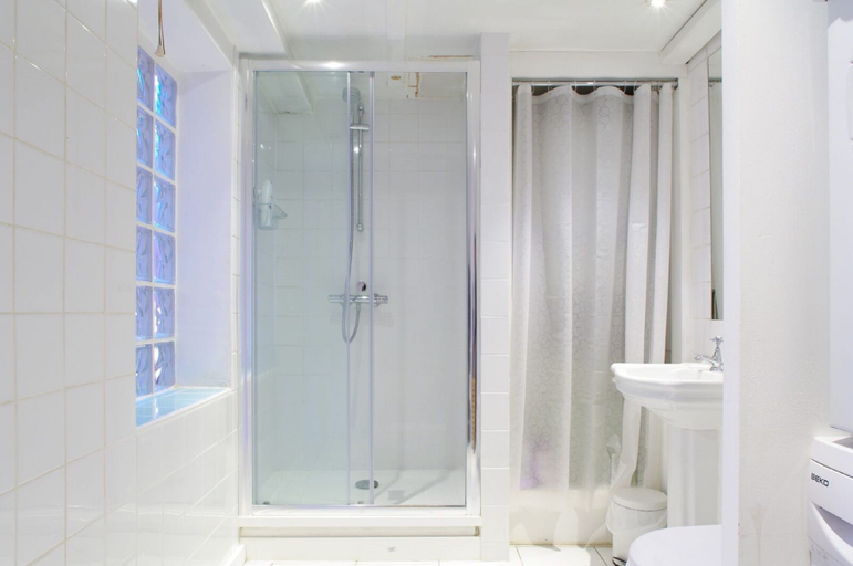 Bathroom 4, The London Agent Camden Real Find, London