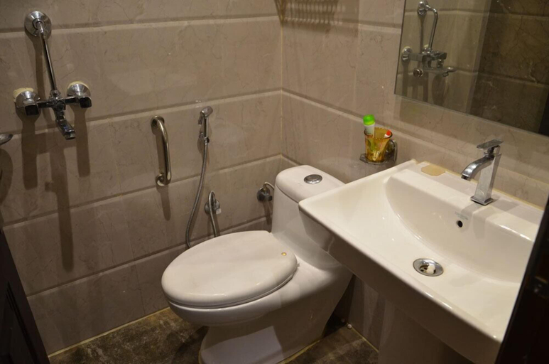 Bathroom 3, Hotel Pace, Gurgaon