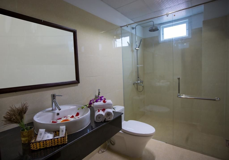 Bathroom 3, Han Huyen Homestay, Da Nang