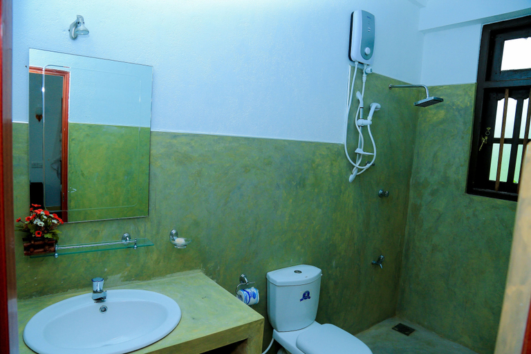 Bathroom 4, Autum Moon, Tangalle