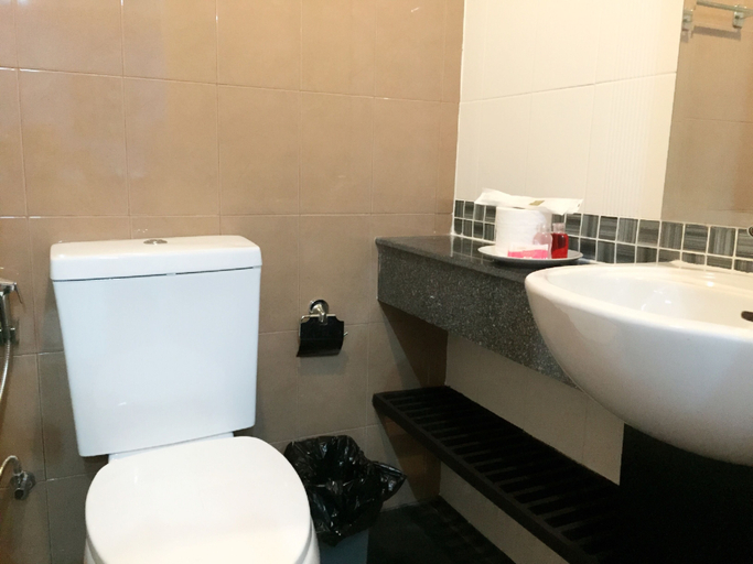 Bathroom 3, Ratchaporn Place, Phuket Island