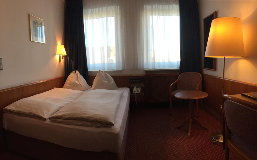Bedroom 5, Hotel Carmen, München