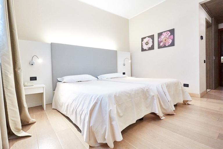 Bedroom 2, MajesticHouse Conference & Restaurant, Brescia