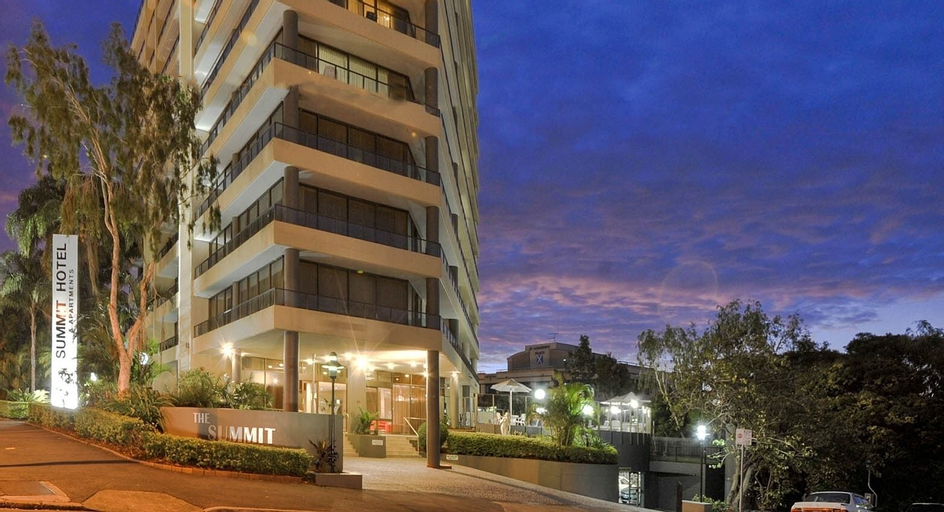 Exterior & Views 23