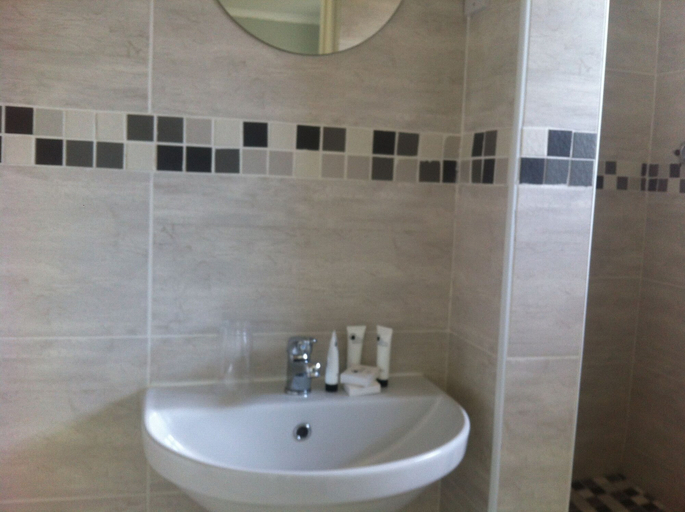 Bathroom 3, Cosy Palms Guest House, Gaborone