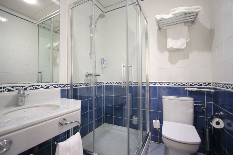 Bathroom 5, El Rincon de Gran Via, Madrid