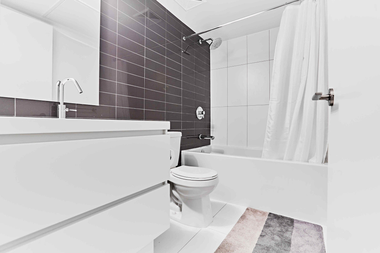 Bathroom 4, Comfy Lakeside Home by Skydome, Toronto