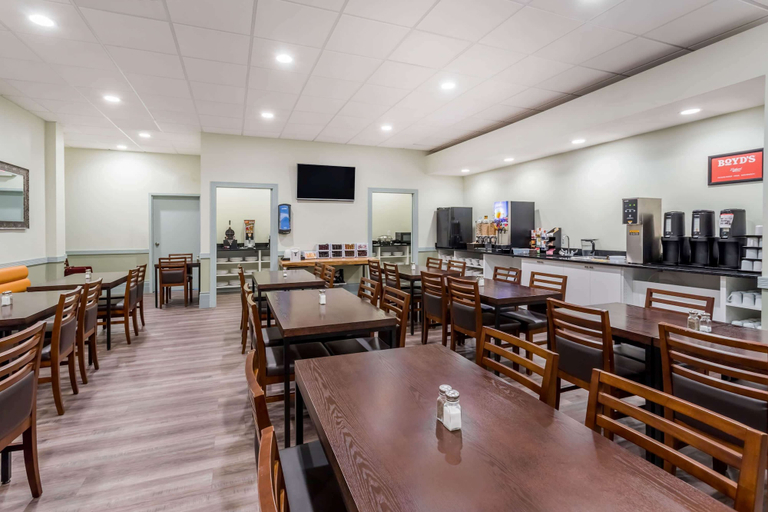 Food & Drinks 5, Ramada by Wyndham Hinton, Division No. 14