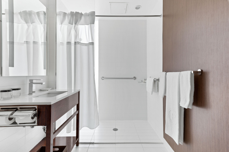 Bathroom 4, The Parc Hotel, New York