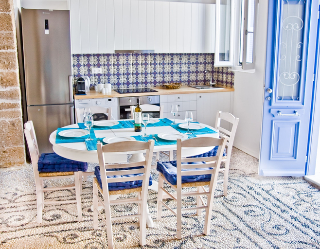 Dining, The Red Door in Koskinou, South Aegean