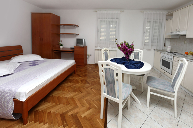 Bedroom 2, Apartments Adriatic, Podstrana